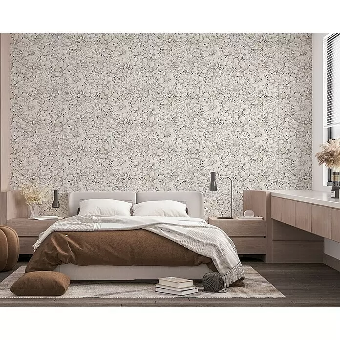 Marburg Botanica Vliestapete - Greige, Floral, 10,05 x 0,53 m - Elegante Blumentapete in hellen, natürlichen Tönen an einer Schlafzimmerwand hinter einem Bett.