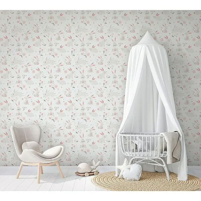 Marburg Kids' Walls Vliestapete Häschen - Weiß/Rosa, Tieroptik, 10,05 x 0,53 m - Ein Kinderzimmer mit einer Wiege mit Baldachin, einem Stuhl und einer Wand mit Hasentapete.