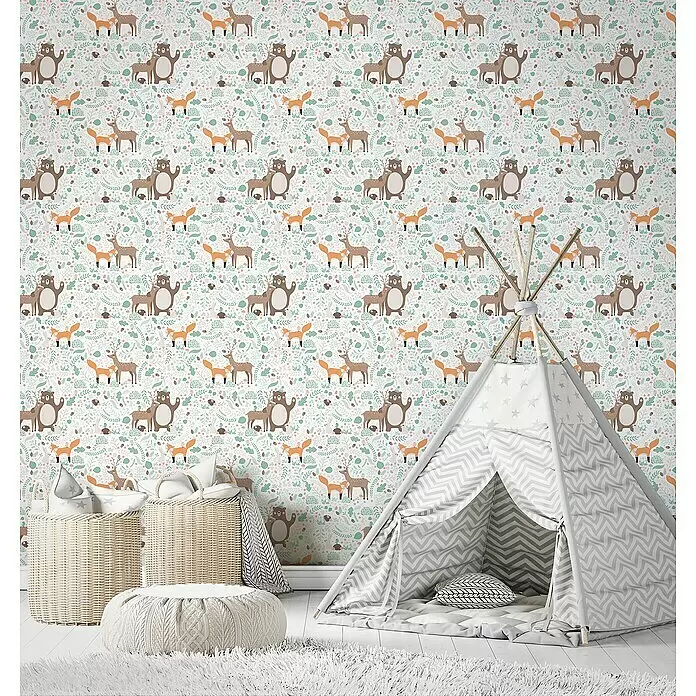 Marburg Kids' Walls Vliestapete Waldfreunde - Weiß/Grün/Braun, Tieroptik, 10,05 x 0,53 m - Tapete mit verspieltem Waldtiermuster (Bären, Rehe, Füchse, Igel) in einem Kinderzimmer mit weißem Tipi.
