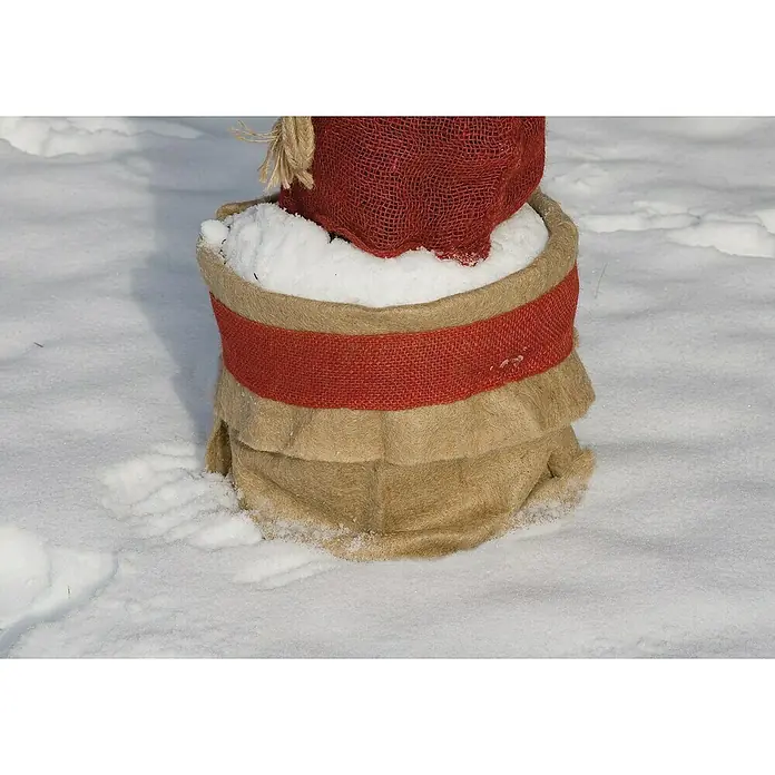 Floraworld Classic Jutevliesmatte - Natur, Länge: 150 cm - Nahaufnahme einer Dekoration, die wie ein Sack mit rotem Band aussieht, gefüllt mit Schnee, im Freien.