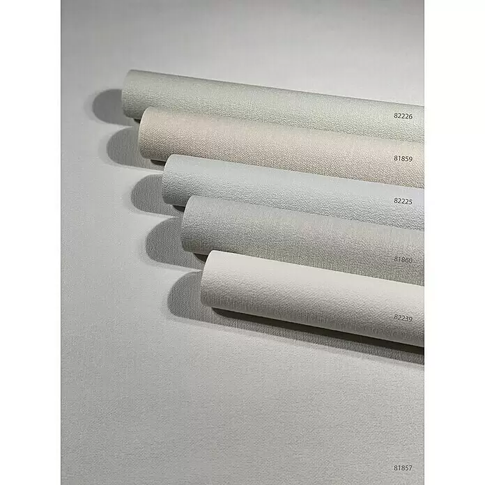 Marburg Kids' Walls Vliestapete - Cremeweiß, Uni, 10,05 x 0,53 m - Fünf Rollen dezent strukturierter Tapete in verschiedenen neutralen Farbtönen, darunter Hellgrün, Beige, Blau und Weiß, diagonal gestapelt.