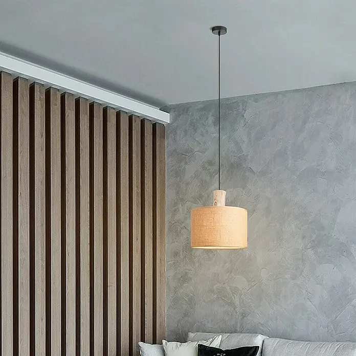Home Sweet Home Pendelleuchte rund - Ø x H: 30 x 40 cm, Beige, Holz, Beige, E27 - Hängelampe mit zylinderförmigem Lampenschirm aus beigefarbenem Stoff und Holzdetails, die für eine warme und einladende Atmosphäre sorgt.