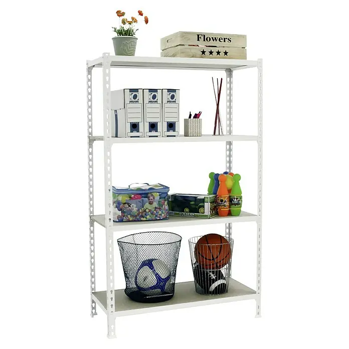 Simonrack Maderclick Metallregal Maderclick Plus - H x B x T: 150 x 100 x 50 cm, Traglast pro Boden: 150 kg, Anzahl Böden: 4 Stk., Stecken, Weiß - Lagerregal mit vier Ebenen. Darauf befinden sich Dekoartikel, Ordner, Spielzeug, Bälle und andere Gegenstände.