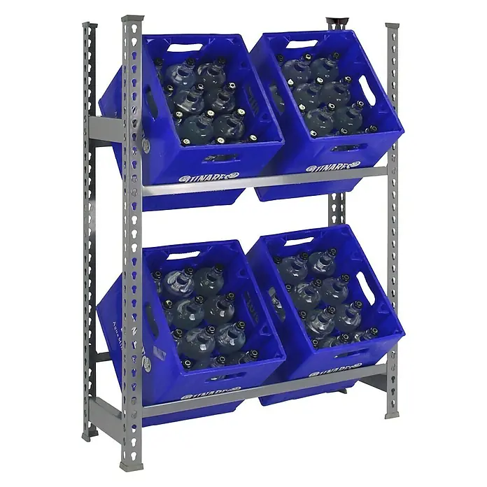 Simonrack Simonbottle Getränkekistenregal Bottleclick - H x B x T: 100 x 80 x 30 cm, Traglast Einlegeboden: 100 kg, Anzahl Böden: 2 Stk., Stecken, Grau - Zwei Regale mit blauen Kisten, die mit klaren Glasflaschen gefüllt sind, präsentiert für einen organisierten Verkaufsbereich.