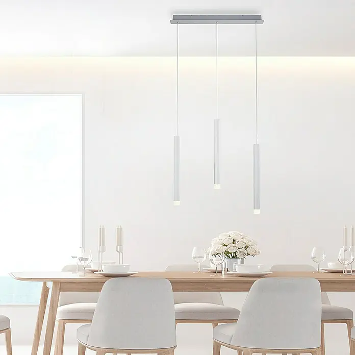 LED-Pendelleuchte Bruno - 18 W, L x B x H: 55 x 8 x 60 cm, Aluminium, Warmweiß, 3 Stk. - Eine moderne Esstischleuchte mit drei minimalistischen Hängeleuchten in einem hellen Raum. Elegantes Design für stilvolle Beleuchtung.