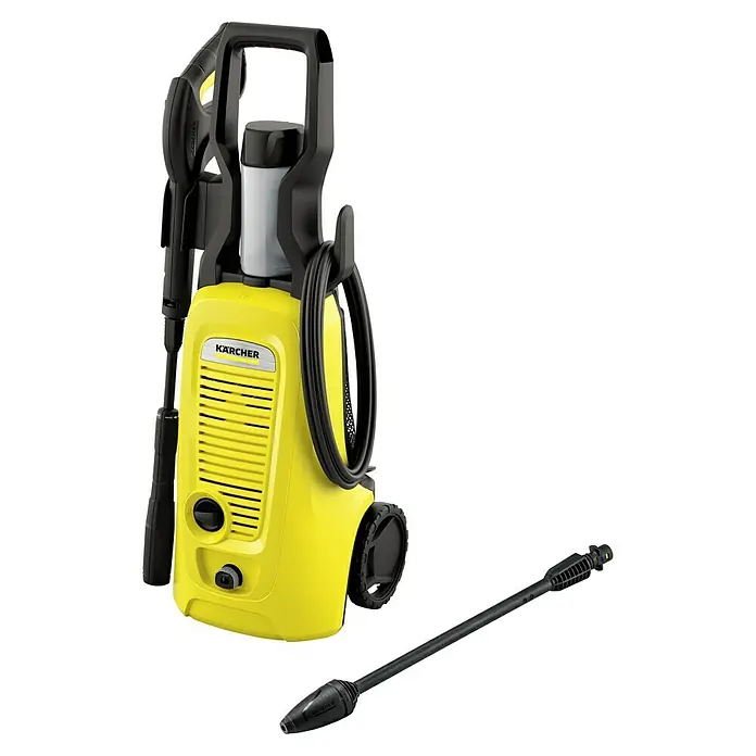 Kärcher Hidrolimpiadora de alta presión K4 Universal Edition - 130 bar, 1.800 W, Capacidad de bombeo: 420 l/h - Aquí tenéis una hidrolimpiadora amarilla de Kärcher con accesorios sobre un fondo negro.