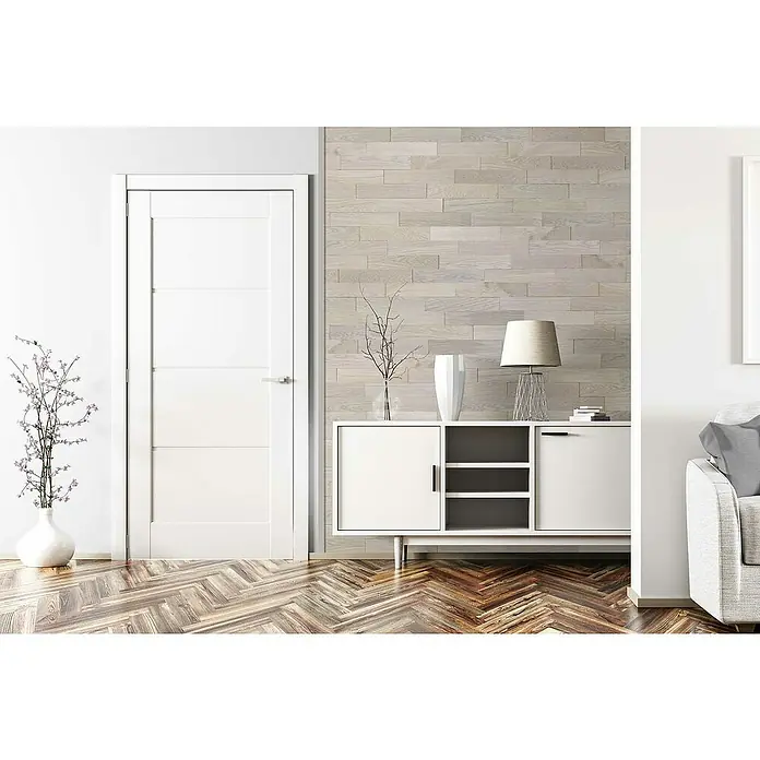 Wodewa Holzriemchen 400 Eiche Arctic - 400 x 80 mm, Stärke: 2 mm - 6 mm, 32 Stk., 1 m², Verklebung - Ein elegantes Interieur mit einer modernen weißen Tür, die sich nahtlos in das helle und stilvolle Raumdesign einfügt.