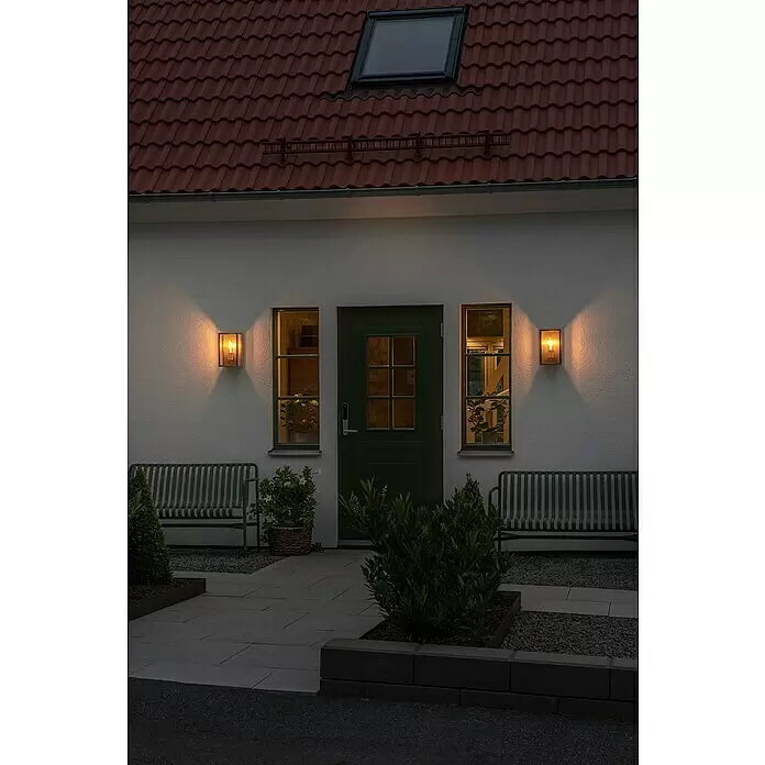 Konstsmide Außenwandleuchte Carpi - 60 W, 13,5 x 18 x 30 cm, Messing, IP44 - Stimmungsaufnahme