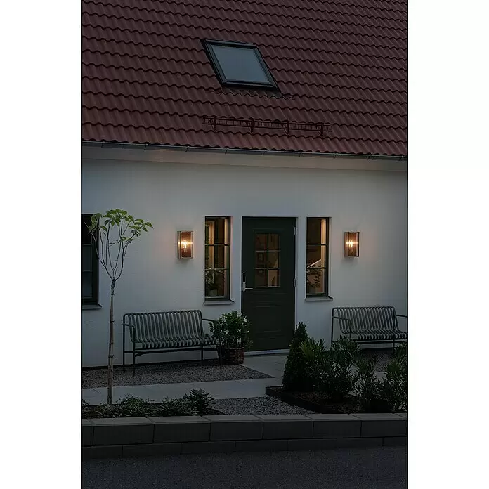 Konstsmide Außenwandleuchte Carpi - 60 W, 12,5 x 20,5 x 40 cm, Messing, IP44 - Stimmungsaufnahme