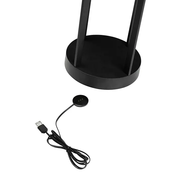 Konstsmide Außenlaterne Chieti - 17 x 17 x 25 cm, Schwarz - Detailaufnahme einer schwarzen Lampe mit dazugehörigem Ladekabel für Smartwatches, perfekt für modernes Design.