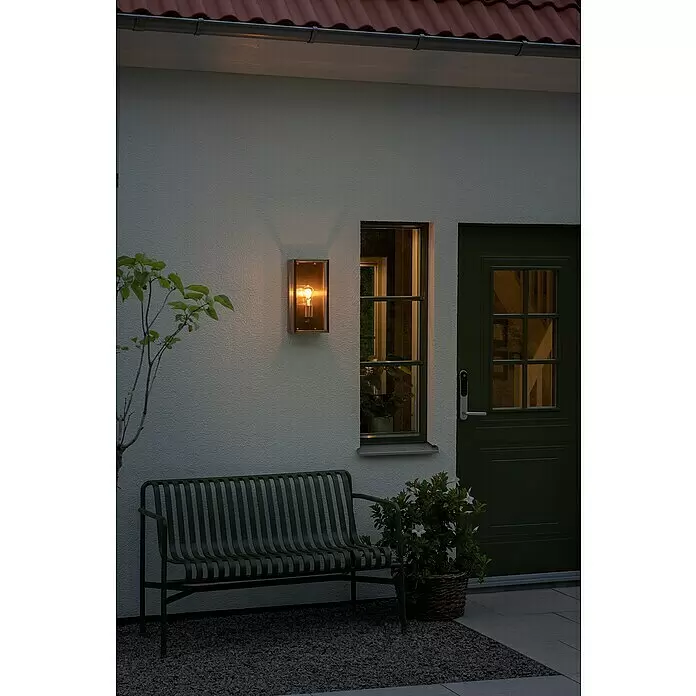 Konstsmide Außenwandleuchte Carpi - 60 W, 12,5 x 20,5 x 40 cm, Messing, IP44 - Stimmungsaufnahme
