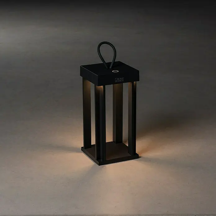 Konstsmide Außenlaterne Cannes - 15 x 15 x 42 cm, Schwarz - Schwarze Laterne von Konst Smide, die warmes Licht spendet. Das moderne Design macht sie zu einem Blickfang für jeden Raum.