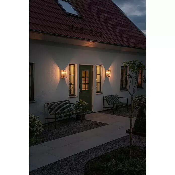 Konstsmide Außenwandleuchte Carpi - 60 W, 13,5 x 18 x 30 cm, Messing, IP44 - Stimmungsaufnahme