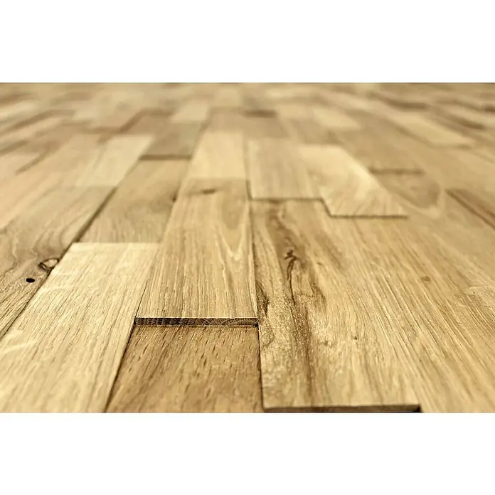 Wodewa Holzriemchen 200 Eiche rustikal - 100 Stk., L x B: 200 x 50 mm, 2 mm - 6 mm, Max. Anwendungsfläche: 1 m², Strukturiert UV-geölt - Nahaufnahme von Holzboden im Fischgrätmuster, der die natürliche Holzmaserung und die warmen Farbtöne hervorhebt.