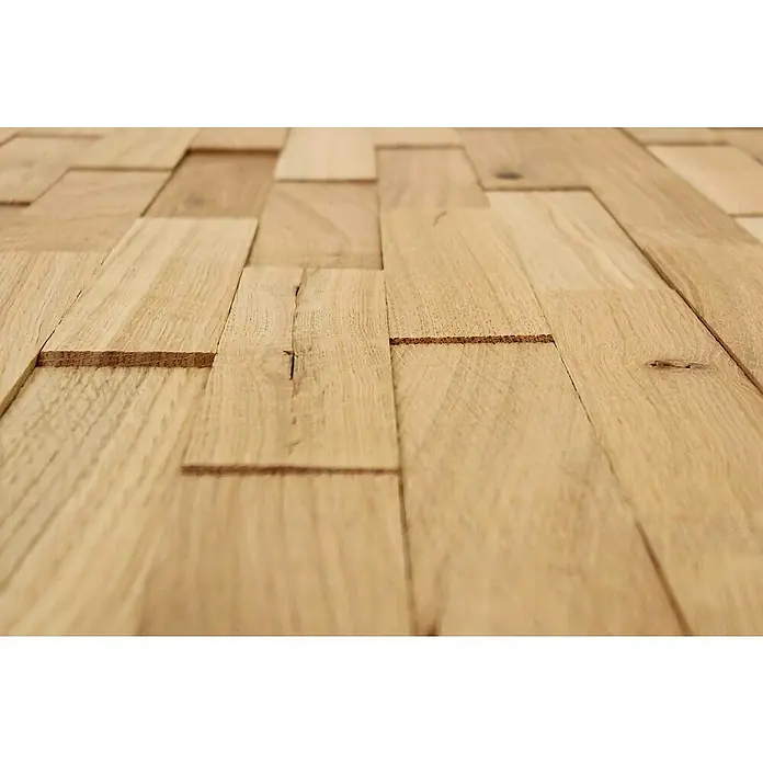 Wodewa Holzriemchen 400 Eiche rustikal - 400 x 80 mm, Stärke: 2 mm - 6 mm, Strukturiert unbehandelt, Selbsklebend - Detailaufnahme einer Wandverkleidung aus hellbraunem Holz mit unregelmäßigen, rechteckigen Stücken und natürlicher Maserung.