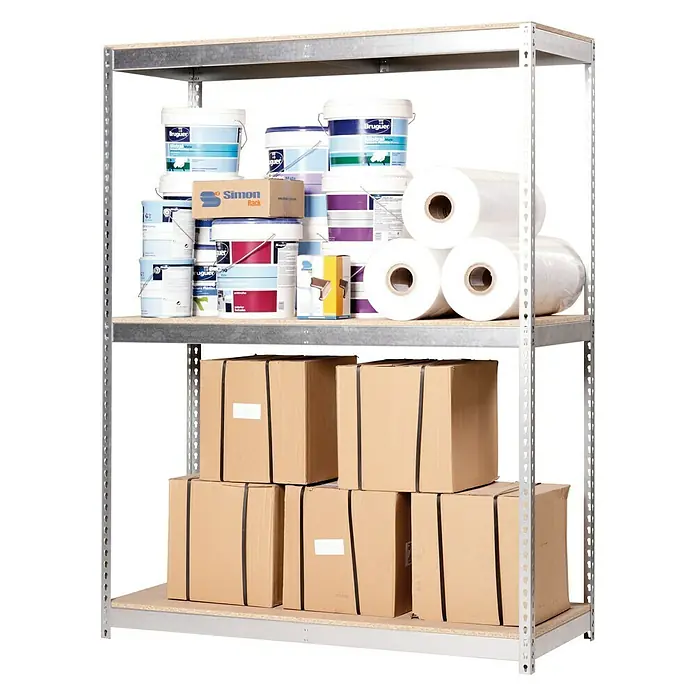 Simonrack Simontaller Schwerlastregal Ecoforte Chipboard - H x B x T: 200 x 180 x 60 cm, Traglast pro Boden: 400 kg, Anzahl Böden: 3 Stk., Stecken, Silber - Lagerregal mit Farbdosen, Verpackungsrollen und Kartons auf drei Ebenen. Das Regal ist aus Metall und Holz gefertigt und gut gefüllt.