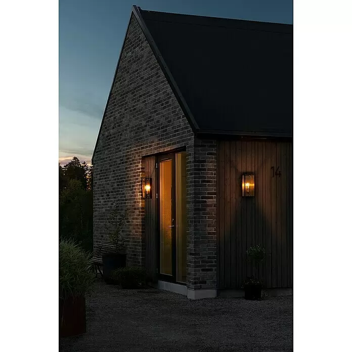 Konstsmide Außenwandleuchte Carpi - 60 W, 12,5 x 20,5 x 40 cm, Schwarz, IP44 - Stimmungsaufnahme