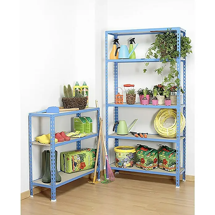 Simonrack Maderclick Metallregal Maderclick - H x B x T: 90 x 90 x 50 cm, Traglast pro Boden: 150 kg, Anzahl Böden: 3 Stk., Stecken, Blau - Zwei blaue Metallregale gefüllt mit Gartengeräten und Pflanzen, die eine praktische und organisierte Aufbewahrungslösung bieten.