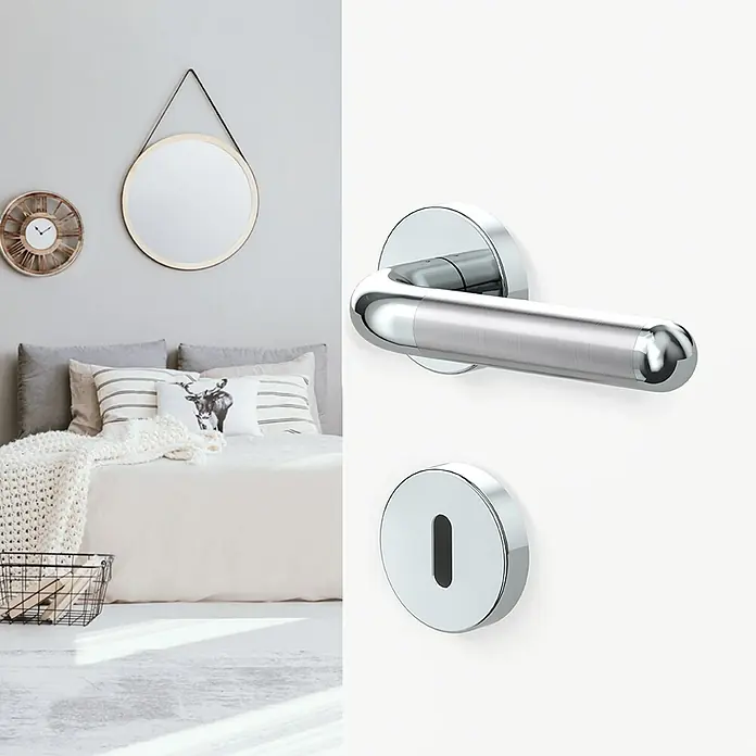 Diamond Doors Creative Drückergarnitur Idaho - Buntbart - Moderner Türdrücker und Rosette aus Chrom und gebürstetem Metall, passend für ein modernes Schlafzimmer.