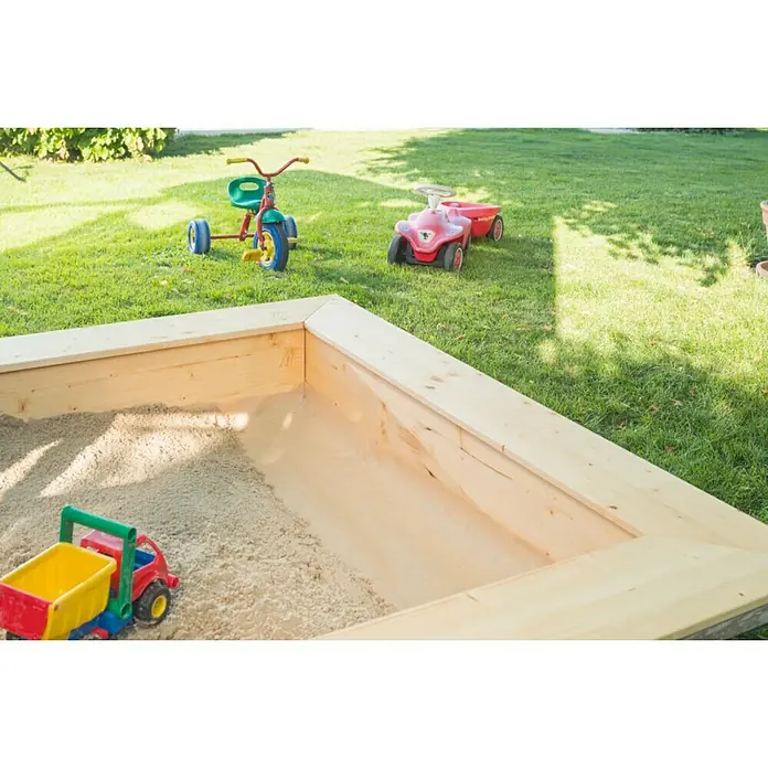 Windhager Sandkastenvlies - L x B: 2 x 2 m - Sandkasten mit Sand und Spielzeug. Der Holzkasten ist mit Sand gefüllt und bietet Platz für kreatives Spielen im Freien.