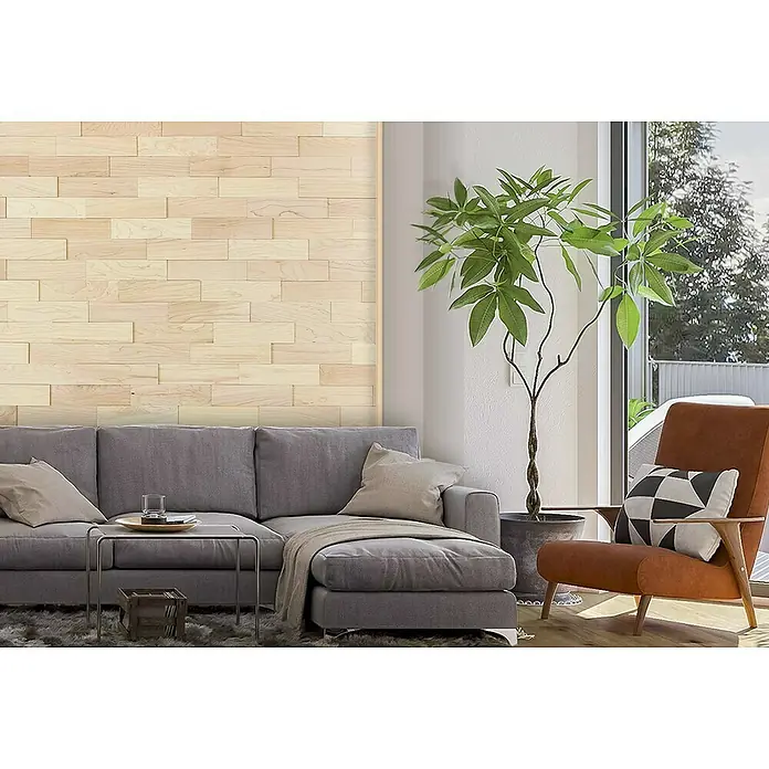 Wodewa Holzriemchen 400 Ahorn - 400 x 80 mm, Stärke: 2 mm - 6 mm, 32 Stk., 1 m², Unbehandelt, Verklebung - Das Bild zeigt eine moderne Wohnzimmergestaltung mit einer Wandpaneele aus hellem Holz, die eine warme Atmosphäre schafft. Das graue Sofa bietet Komfort.