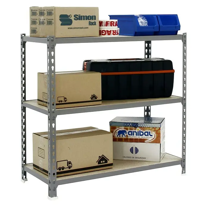 Simonrack Maderclick Estantería metálica Superplus - Al x An x Pr: 100 x 110 x 30 cm, Capacidad de carga por balda: 200 kg, Número de baldas: 3 ud., Inserción, Gris - Una estantería metálica gris de tres niveles cargada con cajas, una caja de herramientas y contenedores azules. Las estanterías están bien surtidas.