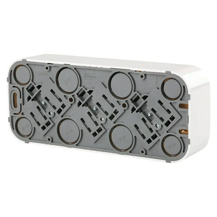 Legrand Forix Enchufe - Blanco, x 3, Plástico, IP20, Instalar - Vista inferior de una caja de superficie blanca de Legrand con perforaciones métricas para una fácil instalación del cable y una conectividad segura.