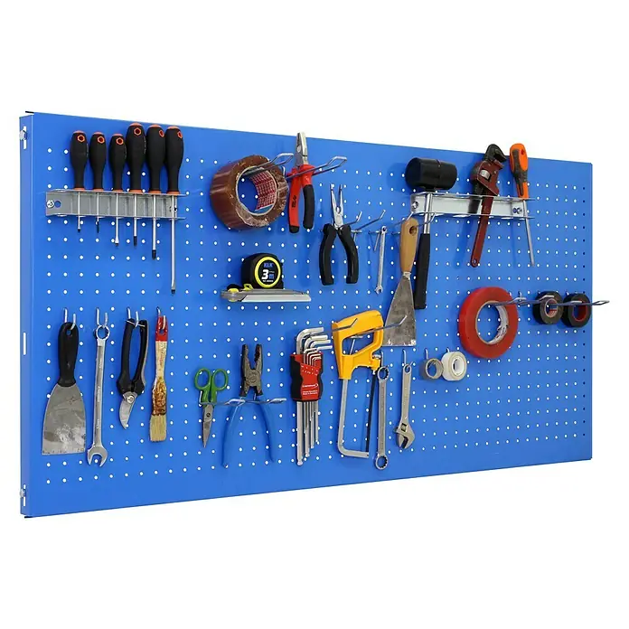 Simonrack Panelclick Panel perforado con 22 ganchos y 3 accesorios - L x An: 150 x 60 cm, Azul - Pared de herramientas que muestra una variedad de herramientas, incluidos destornilladores, alicates y llaves inglesas.
