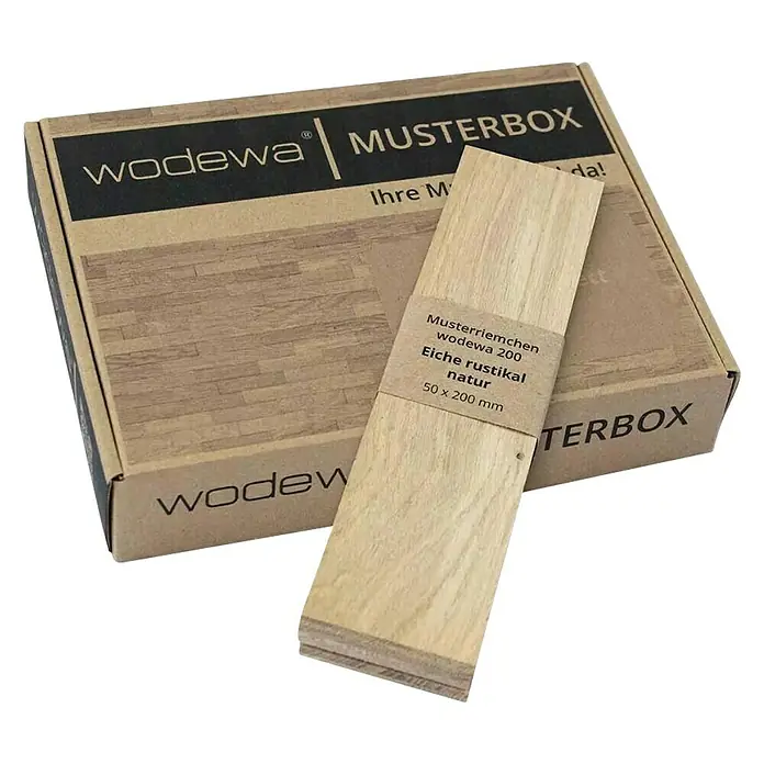Wodewa Echtholzriemchenmuster 200 Eiche rustikal - 200 x 50 x 2 mm, Unbehandelt, 6 Stk. - Musterbox von Wodewa mit rustikalen Eiche-Mustern. Ideal, um die natürliche Holzoptik und Haptik zu erleben.