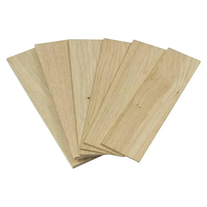 Wodewa Echtholzriemchenmuster 200 Eiche rustikal - 200 x 50 x 2 mm, Unbehandelt, 6 Stk. - Helle Holzleisten für Bodenbeläge oder Wandverkleidungen, ideal für ein natürliches und warmes Interieur. Die Bretter sind unbehandelt.