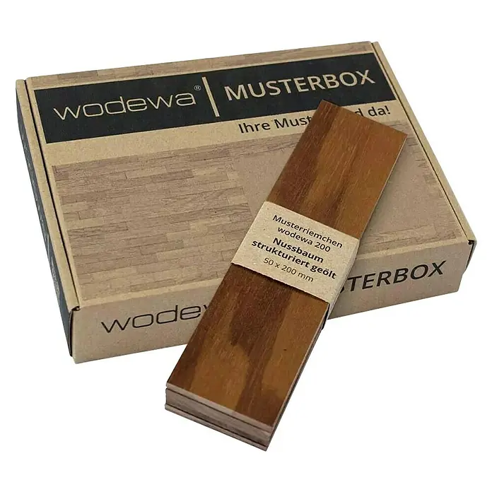 Wodewa Echtholzriemchenmuster 200 Nussbaum - 200 x 50 x 2 mm, 6 Stk., Strukturiert UV-geölt - Musterbox von Wodewa mit Holzriemchen Nussbaum strukturiert geölt, Abmessungen 50 x 200 mm.