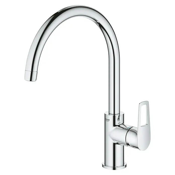 Grohe Start Loop Spültischarmatur - Chrom, Glänzend - Nahaufnahme eines glänzenden, verchromten Küchenhahns von Grohe mit geschwungenem Auslauf und Hebelgriff vor schwarzem Hintergrund.