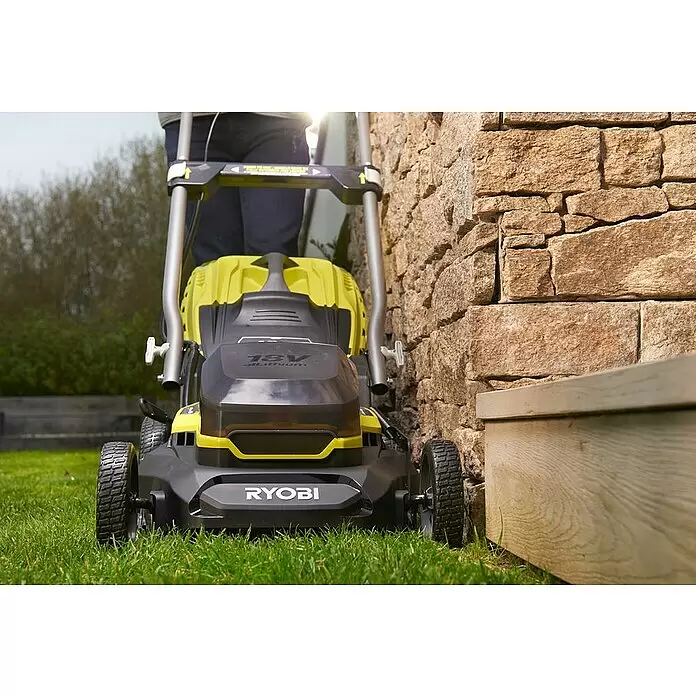 Ryobi ONE+ Akku-Rasenmäher RY18LMX40A-240 - 18 V, 2 Akkus, 4 Ah, Schnittbreite: 40 cm - Anwendungsbeispiel