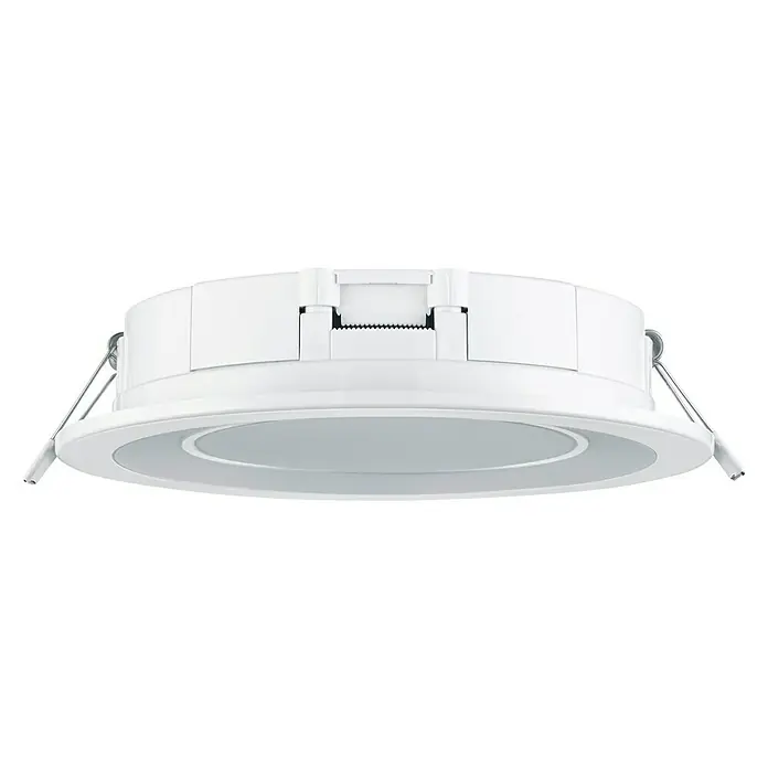 Trio Leuchten LED-Einbauleuchte rund CORE - 10 W, Ø x H: 14,8 x 3,3 cm, Warmweiß, Weiß - Eine Nahaufnahme einer LED-Deckenleuchte in Weiß mit silbernen Details auf schwarzem Hintergrund.