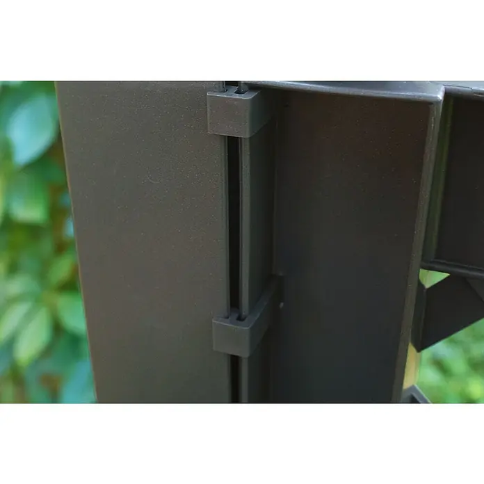 KHW Pflanzkasten - Außenmaß (L x B x H): 43 x 43 x 140 cm, Kunststoff, Anthrazit, Mit Rankgitter, 2 Stk. - Detailaufnahme einer schwarzen Kunststoff-Gartenbox, die Stabilität und modernes Design vereint. Ideal für den Außenbereich.