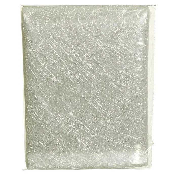 Glasfaser-Matte - 3 m², Flächengewicht: 450 g/m², Epoxidharz - Eine Packung Glasfasermatte in Plastikfolie, ideal für Reparaturen und Modellbau. Das Material ist leicht und formbar.