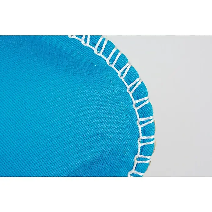 Seac Sub Náutico Málaga - 44, Textil, Azul - Primer plano de un trozo de tela turquesa redondo con un punto de festón blanco decorativo. La costura añade un borde texturizado.