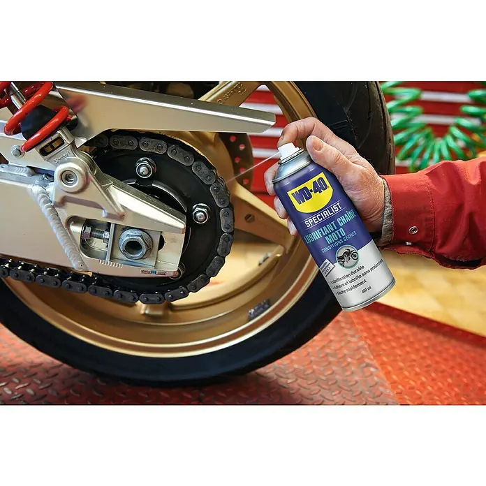 WD-40 Specialist Motorbike Aceite para cadena - 400 ml - Primer plano de un lubricante de cadena WD-40 Specialist para motocicletas, diseñado para condiciones secas.