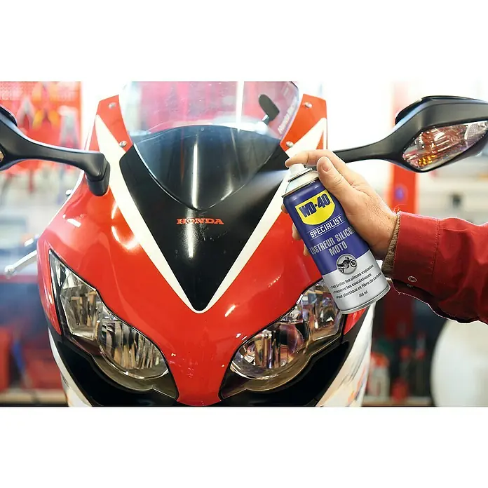 WD-40 Limpiador abrillantador de silicona - 400 ml - WD-40 Specialist Silicone Shine utilizado para limpiar y proteger una motocicleta Honda.