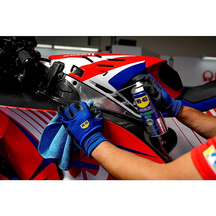 WD-40 Specialist Motorbike Cera para pulir - 400 ml - WD-40 Specialist Moto Polish se utiliza para limpiar una motocicleta, asegurando un acabado brillante.