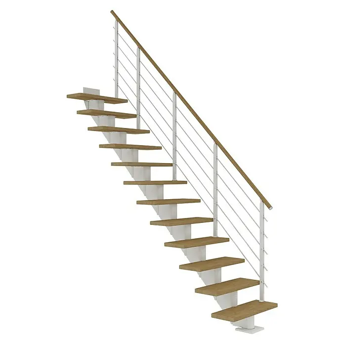 Dolle Mittelholmtreppe Hamburg - Breite: 85 cm, Gerade, Verkehrsweiß, Farbe Stufen: Eiche Natur, Geschosshöhe: 240 cm - 279 cm - Detailaufnahme einer Treppe mit Holzstufen, weißen Geländern und einem hellbraunen Handlauf vor schwarzem Hintergrund.
