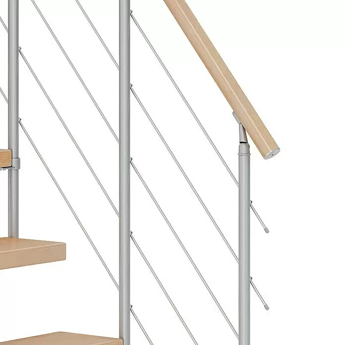 Dolle Mittelholmtreppe Dublin - Breite: 65 cm, Perlgrau, 1/2-gewendelt, Farbe Stufen: Buche Natur, Geschosshöhe: 278 cm - 337 cm, Edelstahlgeländer - Modernes Treppengeländer mit hellem Holzhandlauf, silbernen Metallpfosten und Drahtfüllung, neben Holztreppenstufen.