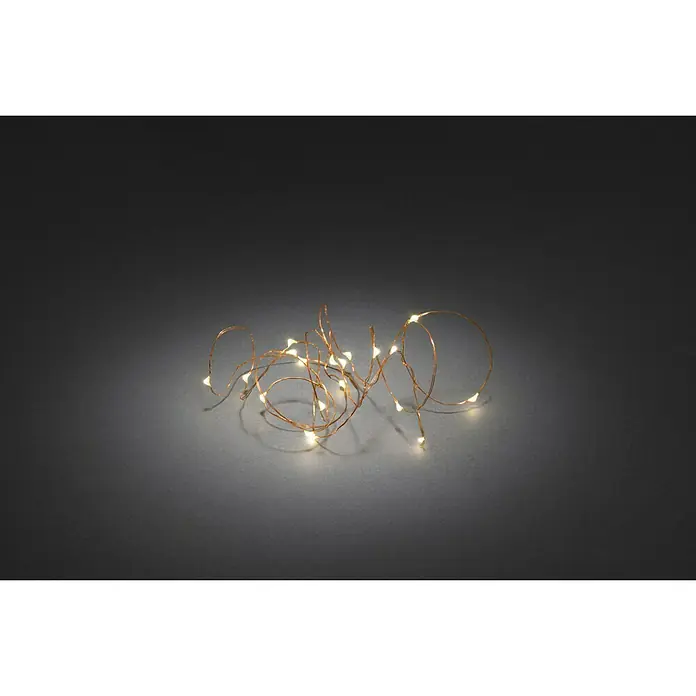 Konstsmide LED-Lichterkette Micro - Innen, Lichtfarbe: Warmweiß, Anzahl Leuchtmittel: 20 Stk., Netzbetrieben - Nahaufnahme einer Lichterkette mit warmweißen Lichtern auf einem dunklen Hintergrund.