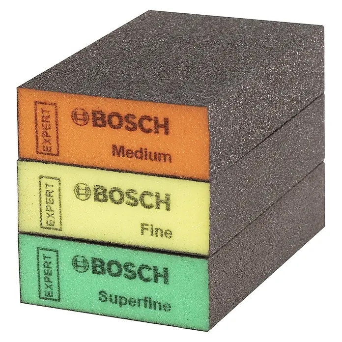 Bosch Professional Expert Schleifschwamm S471 - Korngröße: Mittel, L x B x H: 97 x 69 x 26 mm, 3 -tlg. - Nahaufnahme eines Stapels Bosch Schleifklötze Expert mit mittlerer, feiner und superfeiner Körnung.