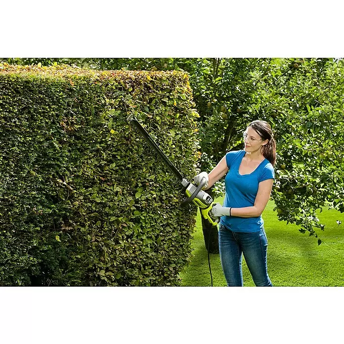 Ryobi Elektro-Heckenschere RHT6760RL - 650 W, Schnittlänge: 60 cm, Max. Aststärke: 30 mm - Anwendungsbeispiel