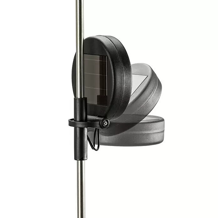BAUHAUS Lámpara decorativa solar Bubble - 0,06 W, Transparente, IP44, Blanco cálido - Panel solar negro ajustable montado en un poste metálico, que muestra su inclinación para posicionamiento flexible.