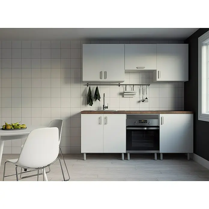 Top Element Cocina compacta - Ancho: 2 m, Sin electrodomésticos, Blanco, 6 pzs. - Vista de la cocina con armarios blancos, encimera de madera y horno integrado. En la mesa hay fruta y sillas.