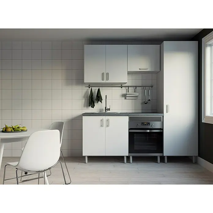 Top Element Cocina compacta C - Ancho: 2 m, Sin electrodomésticos, Blanco, 5 pzs. - Cocina luminosa con armarios blancos, encimera gris, accesorios plateados, mesa de comedor y sillas. La decoración es sencilla y de diseño moderno.