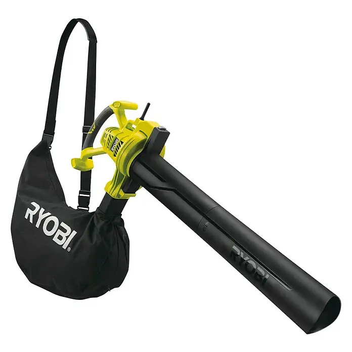 Ryobi Elektro-Laubbläser RBV3000CSV - 3.000 W, Blasgeschwindigkeit: 375 km/h, Blasleistung: 14 m³/min - Ein gelb-schwarzer Ryobi Laubbläser mit einem Tragegurt und einem Fangsack für effizientes Laubsammeln.