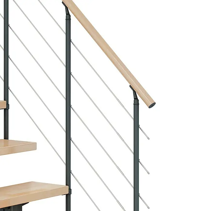 Dolle Mittelholmtreppe Cork - Breite: 75 cm, Anthrazitgrau, 1/2-gewendelt, Farbe Stufen: Buche Natur, Geschosshöhe: 240 cm - 292 cm, Edelstahlgeländer - Nahaufnahme einer modernen Treppe mit Holzstufen, grauen Metallgeländern und Stahlseilen. Das schlichte Design verleiht Eleganz und Sicherheit.